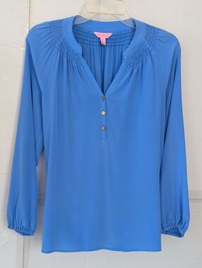 Lilly Pulitzer Elsa Light Blue Silk Top Blouse Gold Buttons SZ XS Pastel Comfy
